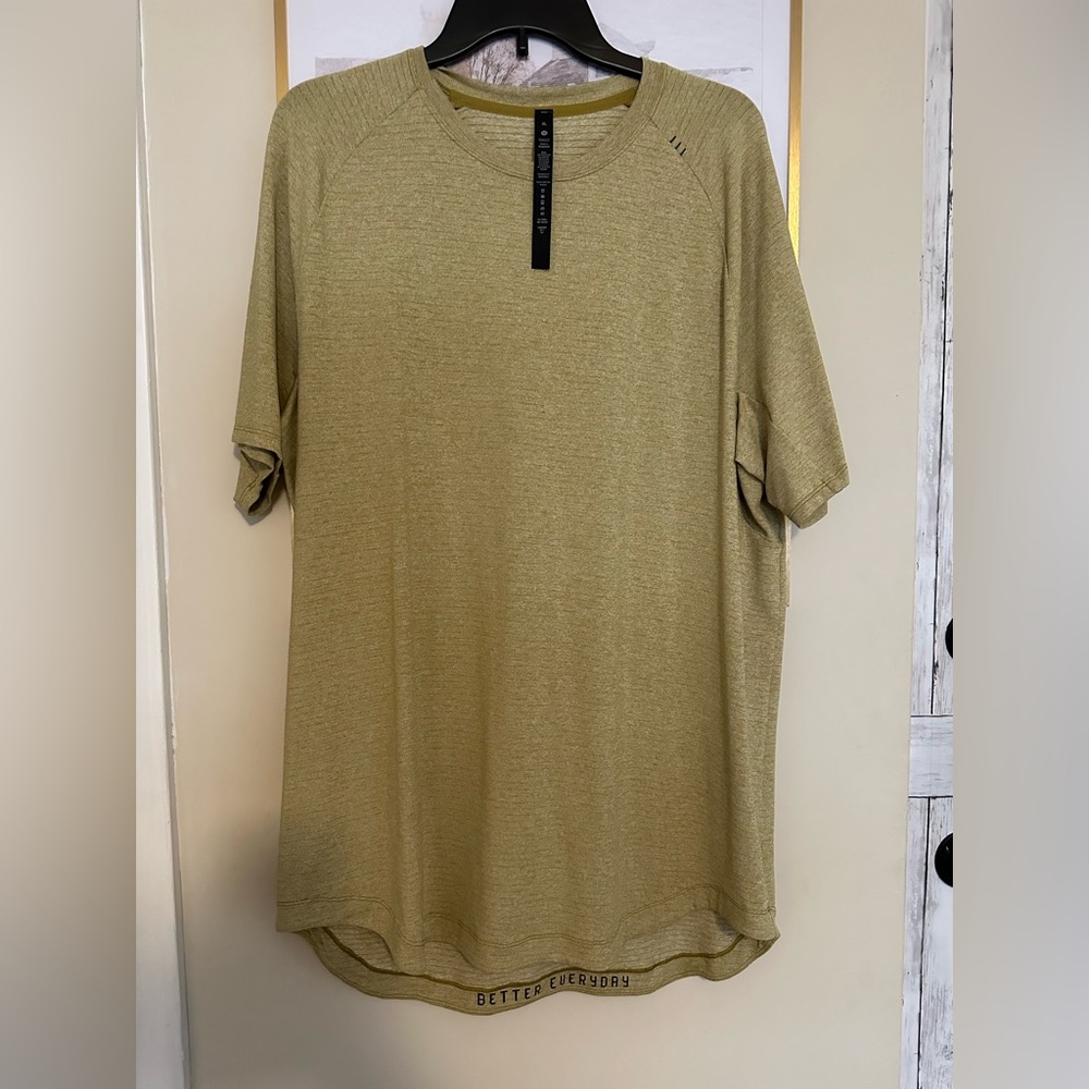 Men’s lululemon tshirt